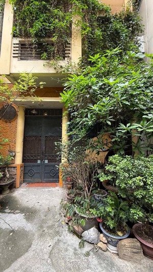 bán gấp nhà riêng 70m2, mặt tiền 6m, sổ đỏ chính chủ gần công viên tuổi trẻ