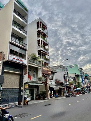 nhà đẹp ở ngay trung tâm q1- 41m2- chỉ 7 tỷ cộng