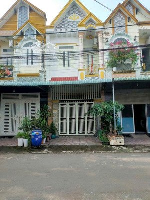 nhà phố đẹp kdc bến thành gần vincom550 p. dĩ an