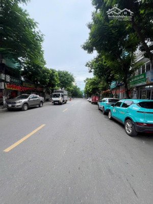 hạ sốc 4 tỷ -chủ ngộp bank bán nhà mặt phố trạm 6 tầng thang máy -đường 22m -dòng tiền 600tr/ năm