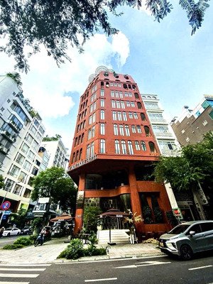 bán nhà mặt tiền calmette, quận 1. diện tích: 8,25m x 17m. xây dựng 7 tầng. giá bán 60 tỷ