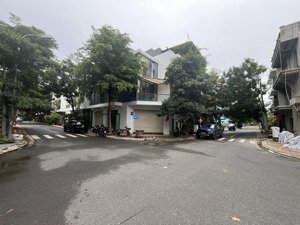 cần cho thuê mặt bằng căn góc khu đô thị lê hông phong 2, dtsd 112m2, có nhà wc, 10tr/tháng.