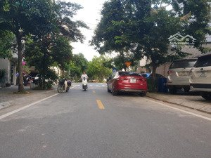 quận long biên thành công vững như bàn thạch oto vỉa hè kinh doanh diện tích lớn giá trọn niềm vui