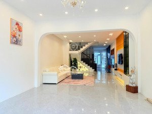 chính chủ ,bán nhà 3 tầng đường thanh lương 6 gần công viên siêu đẹp .