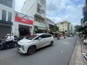 hẻm ngắn xe tải quận 1 - nhà to thuận tiện ở hoặc kinh doanh