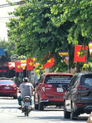 nhà vị trí đẹp - kinh doanh đa ngành nghề - sát 3 trường chuyên cấp 1-2-3 dt khủng 189m |