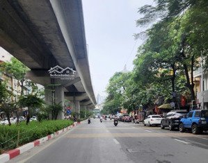 bán nhà khuất duy tiến. phố vip, hai mặt thoáng, kd sầm uất. 65m2 3t 5m. giá 21 tỷ.