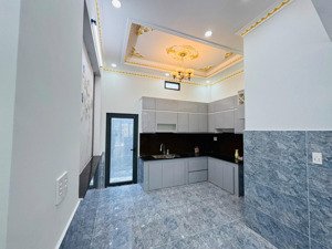 nhà lò lu,trường thạnh
dt: 4x14 ( ôtô đỗ cửa )
giá: 5,8 tỷ ( thương lượng ) nhà mới