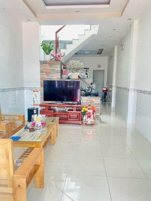 bán nhà 2 tầng - oto vào nhà, đường 185, phước long b, quận 9( ngay chợ 339) - 4x20 vuông vức - 6.4