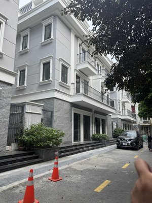 bán gấp nhà lô góc 2 mặt phố la khê hà đông. vị trí cực đẹp, doanh thu lớn, 87m2, mt15, chỉ 24 tỷ