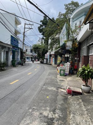 bán gấp nhà mặt tiền ngang 5m; dt: 92m2, giá: 8,5tỷ đuòng nguyễn văn yến, p. tân thới hoà, tân phú