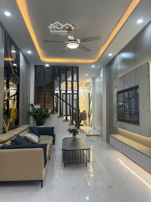 nhà đẹp đốc ngữ, vài bước ra phố, ngõ ba gác chạy, full nội thất mới, sổ chính chủ, 42m2*4t