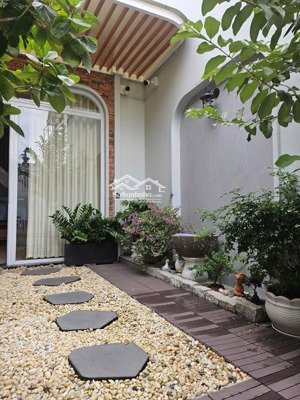 nhà 2 tầng, dt 204m2(12x17) sổ vuông, giá 11.x tỷ, hương lộ 3, bhh, bình tân