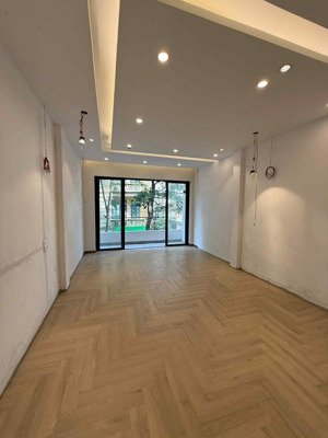 chủ cần bán gấp, nhà 8 tầng ở hoàng cầu, ngõ ô tô và gần hồ, 57m2, giá 23 tỷ