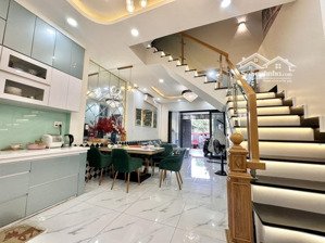 siêu phẩm- nhà đẹp 4 tầng lung linh- xe 5 chỗ trong nhà-trung tâm phước long b-quận 9