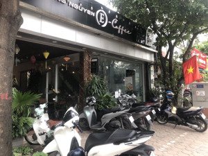 mặt phố trần đại nghĩa, hai bà trưng. 2 thoáng, thang máy, mt 7,5m, dt: 102/132m2, giá: 108 tỷ.