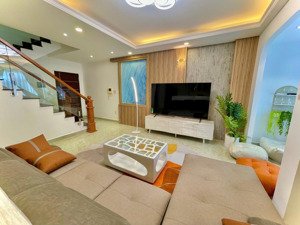 cho thuê penthouse sky garden 3, 190m2, 3pn-3wc, nhà full nội thất, full nội thất. lh: 