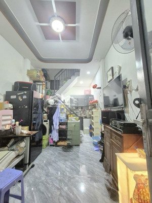 bán nhà 3 tầng đúc, kênh tân hóa , tân phú 20m2 , 2pn , chỉ 2.8 tỷ