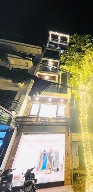 bán nhà phố nguyễn văn linh57m 7 tầng thang máy mặt ngõ 3 ôtô tránhcó vỉa hè rộngkd sầm uất,ở sướng