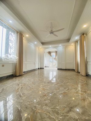 - bán nhà hoàng hoa thám, sát phố, 43m2, 9.7 tỷ.