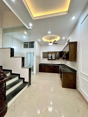 7 tỷ hơn chút-h iếm long biên - nhà đẹp long lanh lô góc 3 mặt thoáng dân xây c ự c chắc chắn