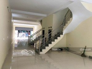 cho thuê nhà nguyên căn trường lâm , long biên ,ô tô đỗ cửa văn phòng , công ty 135m2 2t