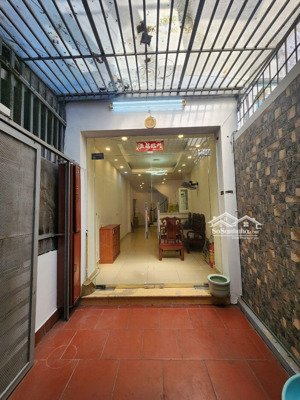 bán nhà riêng tại tôn đức thắng, đống đa, d/t 38m2 , nhà 5 tầng,có sân rộng , giá 6.9 tỷ