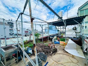 giảm 200tr, 3.56m x 9m x 3 tầng, sổ đẹp, gần mặt đường