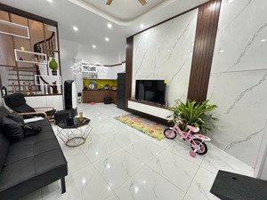 trương định - nhà đẹp ở ngay 37m x 5 tầng ngõ nông cách ô tô 20m chỉ hơn 6 tỷ