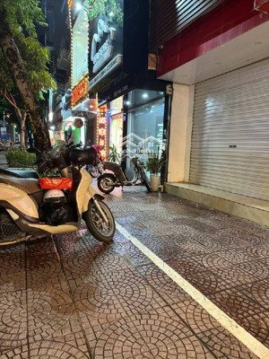 mặt phố nguyễn văn cừ vỉa hè đá bóng, sổ phân lô kinh doanh bất chấp các loại hình dịch vụ, đ