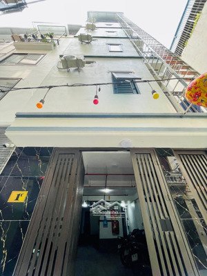 ccmn triều khúc, thang máy , 30pkk - hơn 20 tỷ - doanh thu 1,5 tỷ / năm.
lh 