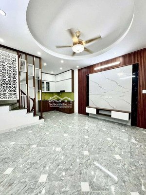 gần đường thạch bàn rộng 12m, gần aeon long biên và nhiều tiện ích
nhà thiết kế sang trọng, nội thấ