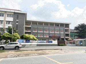 nha hiếm mặt tiền hẻm ở kinh doanh - xe hơi vào nhà. ra ngã tư thủ đức vimcom lê văn việt 3 phút