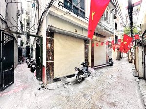 sốt hơn vàng - 79 cầu giấy 30m2 mặt tiền 6.5m giá dưới 8 tỷ - nội thất xịn, ngõ nông đường rộng.