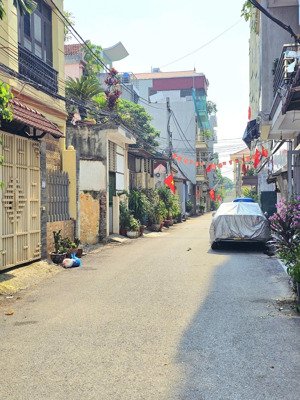 chỉ 6,1 t.ỷ có ngay nhà 5 tầng lai xá - khu tập thể quân đội dân trí cao, an ninh tốt, oto đỗ cổng.