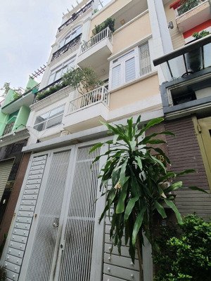 bán nhà hẻm ba gác đường trường chinh,tân bình,dt3,7x15m,4tầng,4pn,5wc.