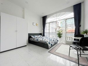 1 phòng ngủ full nội thất cao cấp 40m2 ban công đón nắng ở phú nhuận gần sân bay tsn 