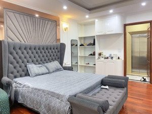 duy nhất -- thang máy -- đường 19m -- dãy vip -- đối diện la casta văn phú -- nội thất xịn