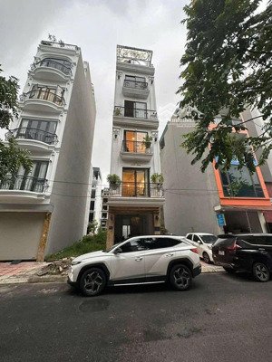 tđc ngọc thụy .18 triêu lh. ( zalo) cho thuê nguyên căn .6 tầng .