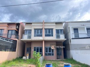 bán căn biệt thự tứ lập 80m2 full thổ cư, 1 trệt 1 lầu tại kđt oasis city, sổ hồng sẵn, giá 1,6 tỷ