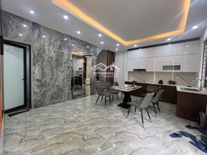 cần bán gấp nhà phố hoàng như tiếp, long biên 48m, 6 tầng, mặt tiền 5m, giá 11.9 tỷ.