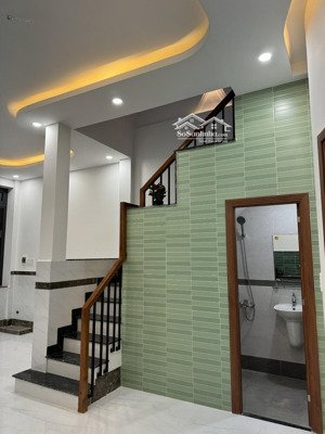 cần bán nhanh nhà trường chinh.tân bình.ngay ga t3(5,5x11) nhỉnh 6tỷ tl.