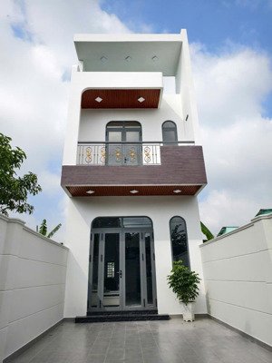 bán nhà gấp, sổ hồng riêng, 120m2, phú lợi thủ dầu một