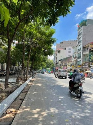 bán mặt phố lê thanh nghị-trần đại nghĩa vỉa hè dt 55m2 x 3t cũ, 19,99 tỷ.