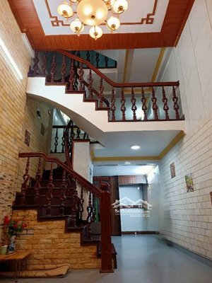 bán nhà phố tân mai 43m2 5 tầng ô tô đỗ cổng, nội thất gỗ lim không qh