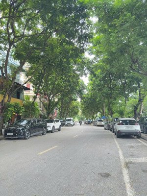 bán nhà đất mặt đường an dương vương - phú thượng. giá 9,9 tỷ. diện tích 50m2, lô góc. mặt tiền 5m5