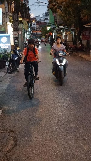 b.án nhà mặt ngõ thông,kinh doanh ,32,m.5 tầng.sổ đỏ. 6,1 tỷ