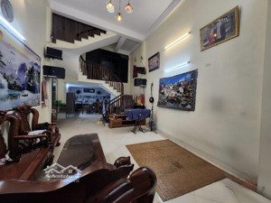 nhà 5 tầng tứ hiệp ô tô đỗ cửa, gần chợ 73m2. giá 12.x tỷ