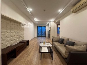 bán căn hộ tập thể tầng 3 nghĩa tân dt 60m2 , thiết kế 2 ngủ giá 3,6 tỷ