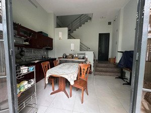 bán gấp nhà 1 trệt 2 lầu sân thượng. hẻm 55 nguyễn văn công p3 gv. dt 5 x 15 . giá 7 ty tl